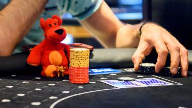 Your Complete Guide to Straddling in Poker!